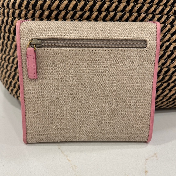 Yves Saint Laurent Pink and Beige wallet. - Picture 2 of 13